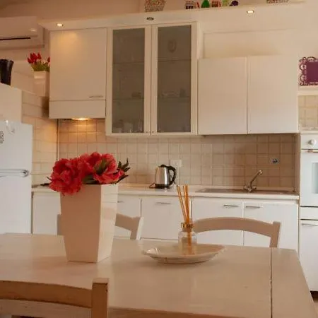 Sleeps 3 *